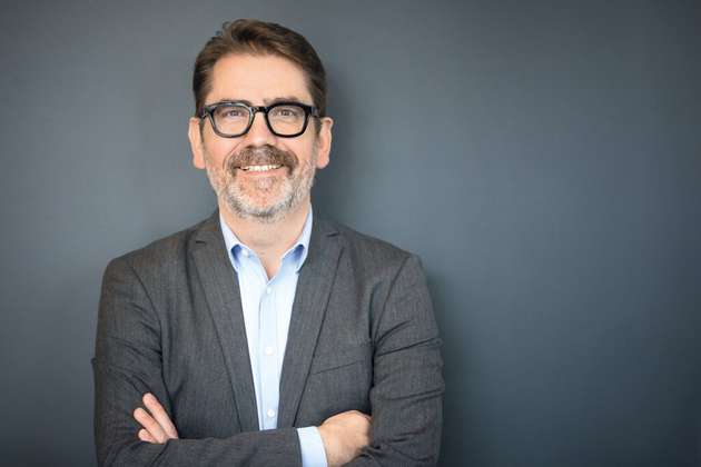 Dr. Walter Heibey, Partner bei MHP Management- und IT-Beratung: Ja, in dynamischen Märkten, die flexible Fähigkeiten erfordern, ist die Software-basierte Automatisierung unverzichtbar, da sie die Entkopplung von Software und Hardware ermöglicht und somit Prozesse leichter anpassbar macht. Unsere Handlungsempfehlung: Traditionelle Automatisierungsansätze überdenken und stattdessen auf modellbasierte sowie skalierbare Automatisierungsansätze in der Produktion setzen. Hierbei kann Generative Artificial Intelligence, also GenAI, hilfreich sein. GenAI sollt sukzessive verprobt werden, um bei diesen disruptiven Optimierungsstrategien das volle Potenzial auszuschöpfen.