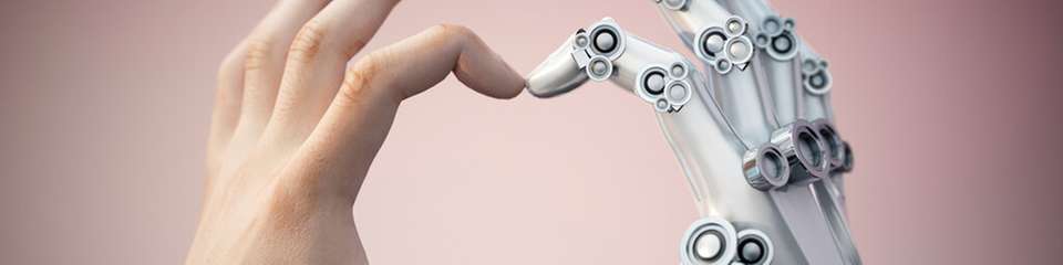 Es ist richtig, dass Robotik, besonders in Kombination mit KI, heutige Berufsbilder verändert. Dabei steht jedoch die Entlastung der Menschen von schweren körperlichen, gefährlichen oder repetitiven Aufgaben im Vordergrund. So werden Kapazitäten freigesetzt, die wiederum für abwechslungsreichere oder kreative Aufgaben wie die Produktentwicklung eingesetzt werden können.