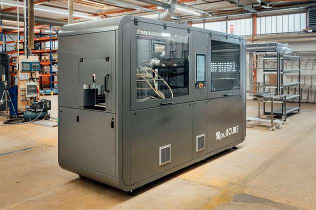 Für die Pultrusionsmaschine pullCUBE bezieht TTI fertig konfektionierte Schleppkettensysteme von Lapp.