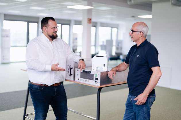 Einzelmodul mit patentierter AEM-Technologie, von denen 420 Module im Nexus eingesetzt und über PP-H Verrohrungen mit dem Wasserelektrolyt versorgt werden. 