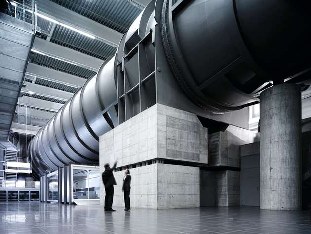 Der stählerne Windkanal in Hinwil ist ein geschlossener Kreislauf von 140 m Länge. 