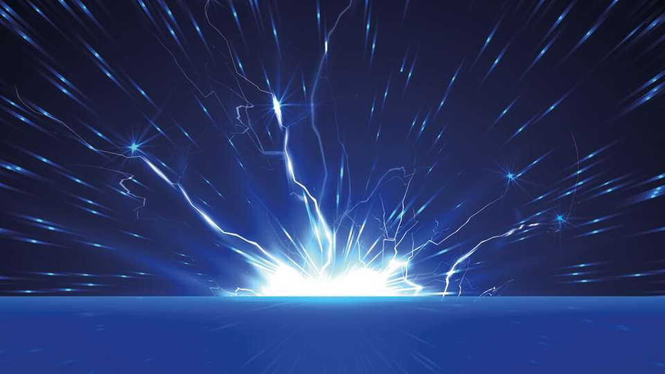 Für einen optimalen Überspannungsschutz ist der Abstand zwischen dem SPD und dem zu schützenden Betriebsmittel von zentraler Bedeutung. Eine kurze Distanz minimiert die Leitungsimpedanz und stellt sicher, dass die Überspannung schnell und effizient zum SPD abgeleitet wird.