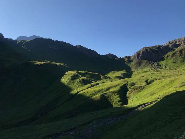  Die Kemptner Hütte, an den Grashängen der malerischen Allgäuer Alpen nahe Oberstdorf gelegen, ist eine der größten und bedeutendsten Schutzhütten des Deutschen Alpenvereins. Sie liegt zwischen den Stationen Oberstdorf und Memminger Hütte des Europäischen Fernwanderwegs E5 sowie am Zugang zum Heilbronner Weg zwischen Oberstdorf und der Rappenseehütte. 