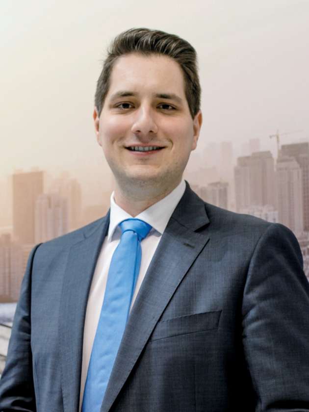 Philipp Lazic: Leitung Marketing & Kommunikation, Finder: Auf der electronica präsentieren wir für die AES wichtige Komponenten, darunter Relais. Finder Opta ist das erste programmierbare Logikrelais. Es ist mit LADDER, FBD oder Arduino IDE programmierbar. Der Vorteil des Open Sources Ansatzes sind u.a. die lizenzfreie Nutzung sowie die 4.000 auf der Plattform verfügbaren Bibliotheken für alle Arten von Anwendungen. Desweiteren präsentieren wir unsere Serie von Hochleistungsrelais (Serie 66, 67 und 68) zum Schalten hoher Lasten. Diese Relais sind elemantar wenn es um die Elektrifizierung unser Gesellschaft geht, da sie Anwendung finden in verschiedensten Applikationen wie zum Beispiel Elektroladestationen, Wechselrichtern, Containerkränen, Aufzügen oder Rolltreppen.