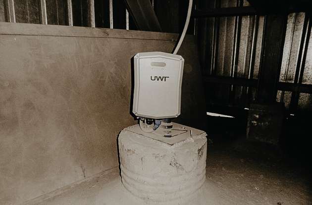 Weitere Herausforderungen in der Anlage in Kasachstan stellte ein vorhandener Sockel dar, welcher eine hohe Stutzendurchführung des Prozessanschlusses verlangte. Zudem muss das eingesetzte Messinstrument in der Lage sein, weite Distanzen von bis zu 22 Metern zu überbrücken.