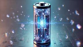 Forscher haben die „Silikatmagie“ entschlüsselt und damit den Weg für sicherere, günstigere und effizientere Batterien geebnet. Xiaowei Teng leitet ein Team, das einen neuen Weg zur Nutzung von Eisen für Hochleistungs-Energiespeicher sucht.