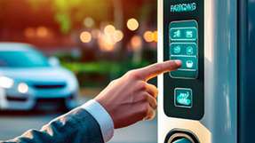 HMI im Outdoor-Einsatz: E-Ladesäule mit Bezahlfunktion.