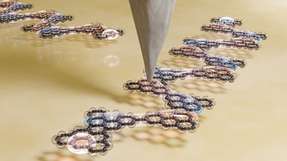 Präzisionsarbeit: Mit besonderen Nanographen-Molekülen konnten die Forschenden ein theoretisches Modell aus der Quantenphysik exakt nachbauen.