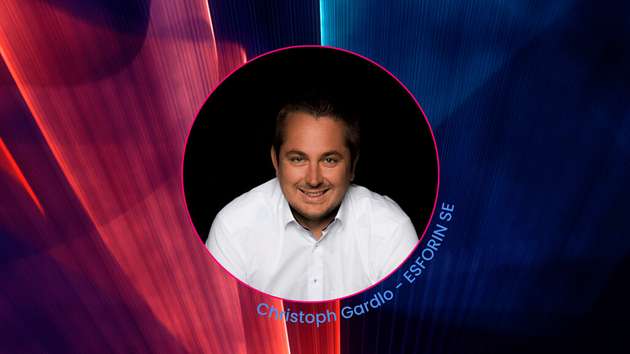 Industrie-Strom – Flexibilität ist die neue Effizienz
Industrieunternehmen können ihre Energiekosten massiv reduzieren, wenn sie ihre Verbrauchsflexibilität dem Strommarkt zur Verfügung stellen. Durch den hohen Anteil erneuerbarer Energie sind selbst negative Strompreise keine Seltenheit mehr. Wo schlummern also diese Flexibilitäten, wie lassen sie sich erhöhen und wie vermarkten? Die Keynote von Christoph Gardlo am 26. November von 09:00 bis 09:45 Uhr führt Sie durch konkrete Anwendungsfälle und zeigt gut übertragbare Szenarien auf – auch für kleinere industrielle Verbraucher.
Christoph Gardlo ist COO und Co-Gründer von Esforin, dem Marktführer von Flexibilitätsvermarktung. Zuvor begann er seine berufliche Laufbahn bei E.ON, arbeitete danach bei Cargill als Head of Gas Sales Germany. Anschließend wechselte er zur natGAS als Head of Key Accounts Portfolioservices & International Sales bis er 2015 als Co-Gründer und COO bei Esforin startete.