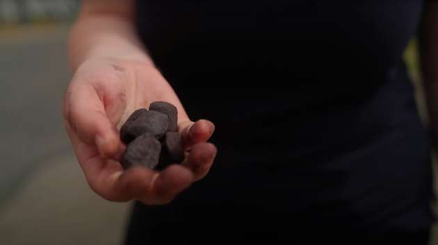 Die Eisen-Nuggets lassen im beladenen Zustand keinen Wasserstoff entweichen, was sie in der Handhabung gefahrlos macht.