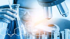 Bei der Initiative Chemistry4Climate engagierten sich knapp 80 Partner aus der Industrie, Nicht-Regierungsorganisationen und der Politik, um notwendige Voraussetzungen für eine treibhausgasneutrale chemisch-pharmazeutische Industrie in Deutschland zu erarbeiten. Ins Leben gerufen wurde die Plattform von den Verbänden VCI und VDI.