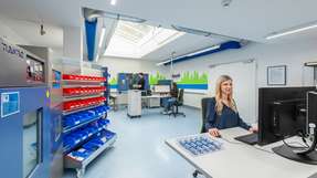 Blick in das neue Test- und Zertifizierungszentrum von Jauch in Villingen-Schwenningen, das Unternehmen umfassend bei der Batterieprüfung und -zertifizierung unterstützt.