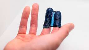 Der Hydrogel-Halbleiter, den das Team patentiert hat, ist keine Verschmelzung eines Halbleiters mit einem Hydrogel. Es handelt sich um ein Material, das gleichzeitig Halbleiter und Hydrogel ist.