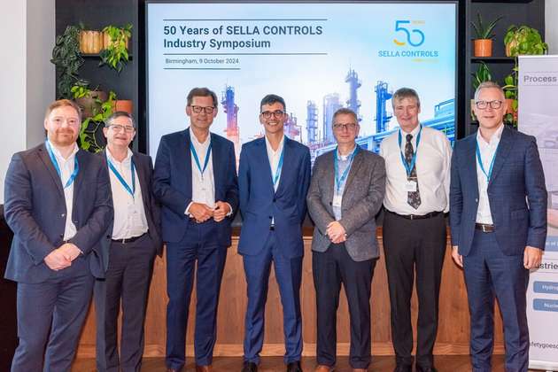Chris Parr (CTO bei Sella Controls), Dr. Michael Löbig (CFO der HIMA Group), Steffen Philipp (Shareholder der HIMA Group), Jorge Santos (Project Director bei Amey Rail), Rob Stockham (Director bei GI Systems), Mark O’Neil (Technical Director bei Amey Rail), Jörg de la Motte (CEO der HIMA Group).
