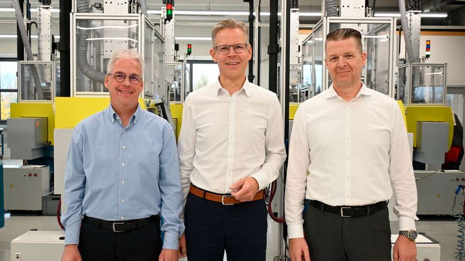 Dr. Jan Cord Becker (Mitte) übernimmt zum Jahresende die COG-Führung von Ingo Metzger (links) und wird die Geschicke des Unternehmens künftig mit Jan Metzger (rechts) leiten.