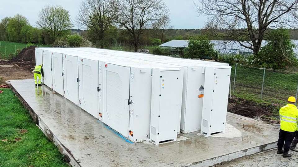 Der Solarpark Ehndorf mit integriertem Speicher von Enerparc.
