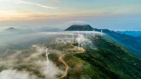 Der Bundesverband Erneuerbare Energie (BEE) fordert die Bundesregierung dazu auf, geplante Gesetzesvorhaben zügig umzusetzen. Nur so kann der Ausbau erneuerbarer Energien in Deutschland ohne weitere Verzögerungen vorangebracht werden.