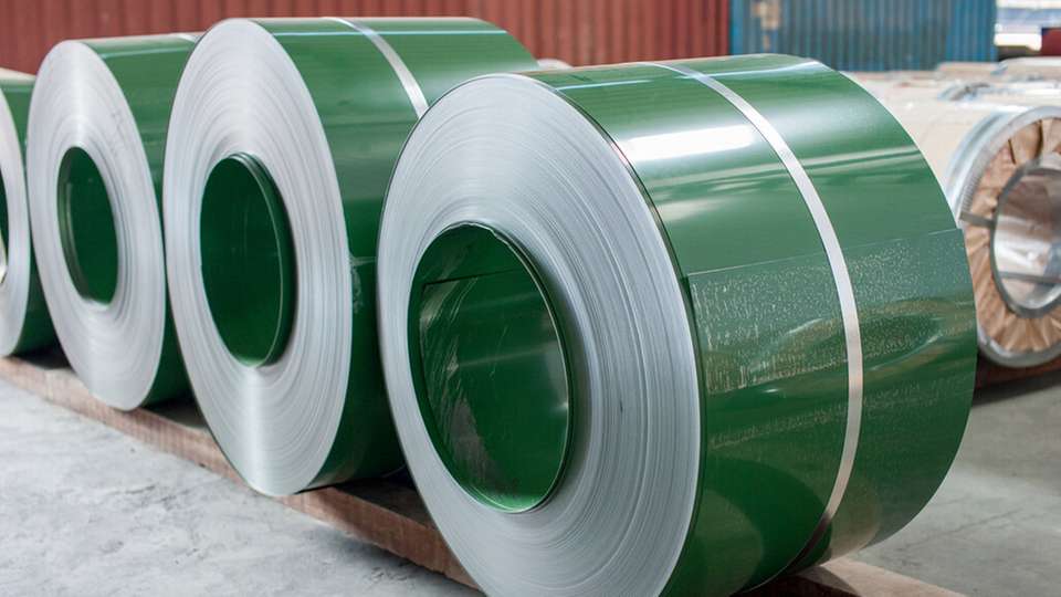 Die eingesetzten innovativen Digitalisierungslösungen sollen die Produktqualität der Stahlerzeugnisse, die Rohstoff- und Energieeffizienz des Herstellungsprozesses steigern und damit ihre Kreislauffähigkeit erhöhen.