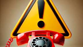 Der Angreifer kontaktiert das Opfer telefonisch, um an Der Angreifer kontaktiert das Opfer telefonisch zu kommen.