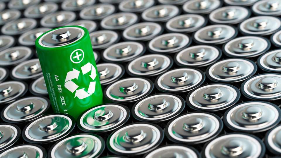 Durch den Aufbau einer umfassenden Lösung, die kompakte Batterie- und stationäre Batterieformate effizient handhabt, trägt das Projekt dazu bei, einen kritischen Aspekt des Lebenszyklus von Elektrofahrzeugen anzugehen und das allgemeine Ziel der Abfallreduzierung und Wiederverwendung wertvoller Materialien zu fördern.