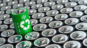 Durch den Aufbau einer umfassenden Lösung, die kompakte Batterie- und stationäre Batterieformate effizient handhabt, trägt das Projekt dazu bei, einen kritischen Aspekt des Lebenszyklus von Elektrofahrzeugen anzugehen und das allgemeine Ziel der Abfallreduzierung und Wiederverwendung wertvoller Materialien zu fördern.