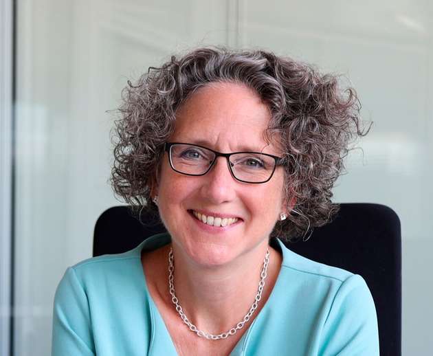 Dr. Ruth Bieringer erhält den Meyer-Galow-Preis für Wirtschaftschemie 2024.