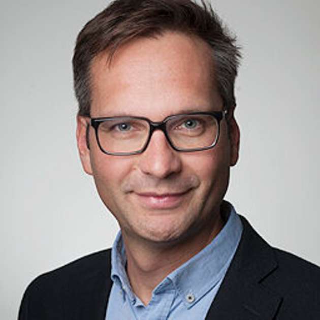 Bernhard Pflugfelder ist Head of Generative AI (GenAI) bei der appliedAI Initiative GmbH und verfügt über mehr als 15 Jahre Erfahrung im Bereich Künstliche Intelligenz, insbesondere im Natural Language Processing und GenAI. Er hat zahlreiche Anwendungsfälle begleitet, von der Ideenfindung über die Prototypisierung bis hin zur fertigen Lösung. Bernhard ist bekannt für seine Expertise in der strategischen und technischen Integration von KI in Unternehmen, insbesondere in den Bereichen Automotive und Manufacturing.