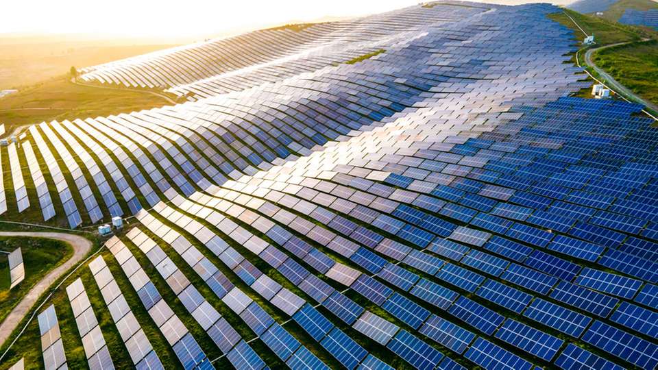 Solarwechselrichter für maximale Energieausbeute: Die neuen Modelle vereinen neue Technologien und fortschrittliche Sicherheitsfunktionen, um den Anforderungen moderner PV-Anlagen gerecht zu werden.