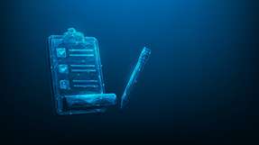 Es sind selten gravierende Konstruktionsfehler, die bei Abnahme- und Wiederholungsprüfungen zu Beanstandungen führen, sondern eher vermeintliche Details: fehlende Schutzleiterverbindungen, mangelhafter Potenzialausgleich, falsch bewertete Ableitströme oder unvollständige Prüfunterlagen. 