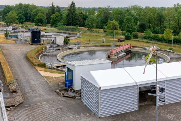 Auf der Kläranlage Erbach wurden in RoKKa neue Verfahren zur Rückgewinnung von Rohstoffen aus Abwasser pilotiert und über mehrere Monate erprobt.