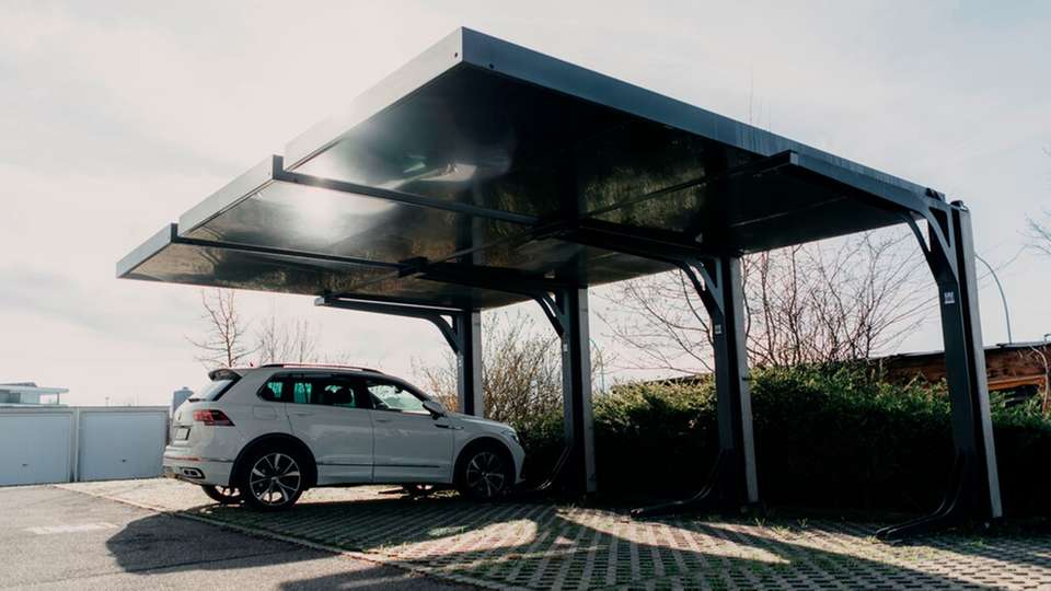 Sonne tanken und Hitze vermeiden: Modulare PV-Anlagen können aus versiegelten Flächen wie Parkplätzen nachhaltige Energielieferanten machen.