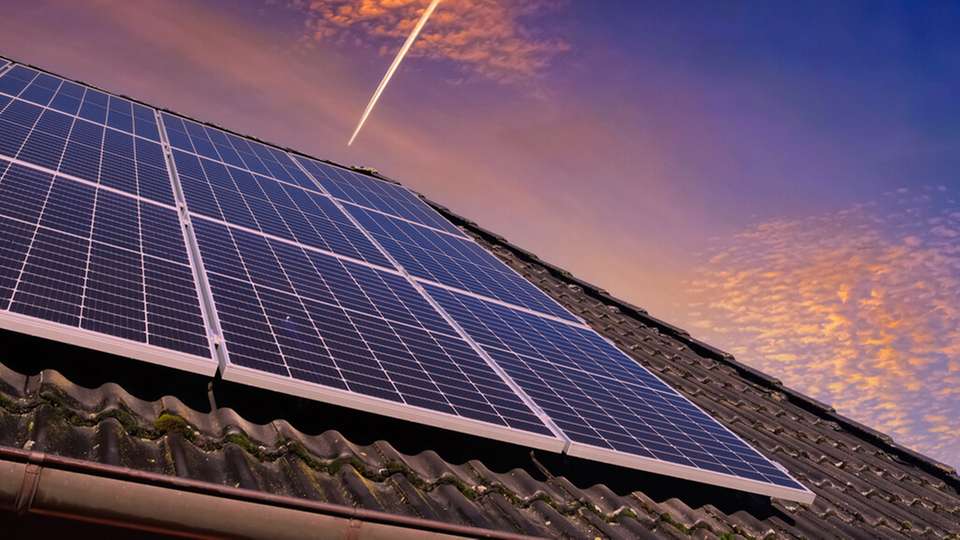 „Wir gehen davon aus, dass sich diese Technologie über die Solarenergie hinaus zu einem Innovationsmotor für weitere Branchen entwickeln wird, die per Hochdurchsatzverfahren neue Materialien entwickeln möchten“, erklärt Prof. Christoph Brabec, Inhaber des Lehrstuhls für Werkstoffwissenschaften.