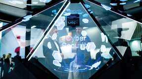 „IT und OT rücken immer näher zusammen und sind heute schon vernetzter denn je“, sagt Christian Tepper, Chief Marketing Officer (CMO) bei Hilscher auf der SPS 2024.