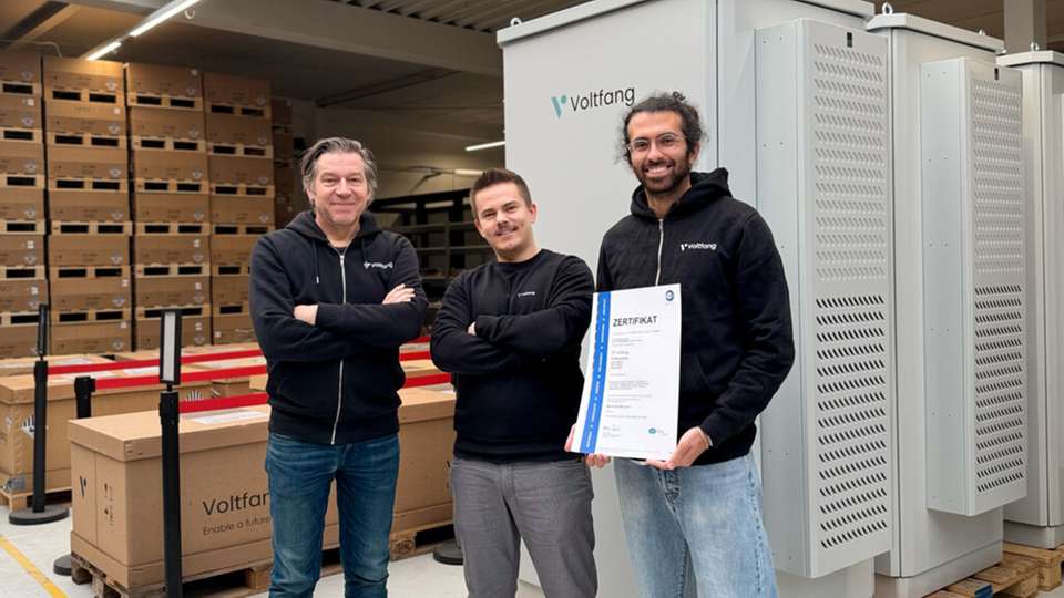 Voltfang ist ein deutsches Cleantech-Unternehmen, das leistungsstarke Speichersysteme für grüne Energie für kommerzielle/industrielle und netztechnische Anwendungen anbietet. Die Speichersysteme basieren auf requalifizierten und getesteten Batterien für Elektrofahrzeuge (EV) von europäischen Premium-Automobilpartnern.