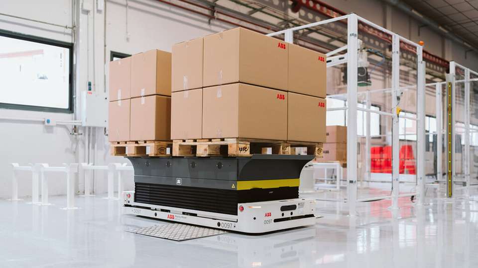 Im neuen Schulungs- und Ausstellungszentrum von ABB Robotics in Madrid, Spanien, dreht sich alles um das umfangreiche Portfolio an autonomen mobilen Robotern.