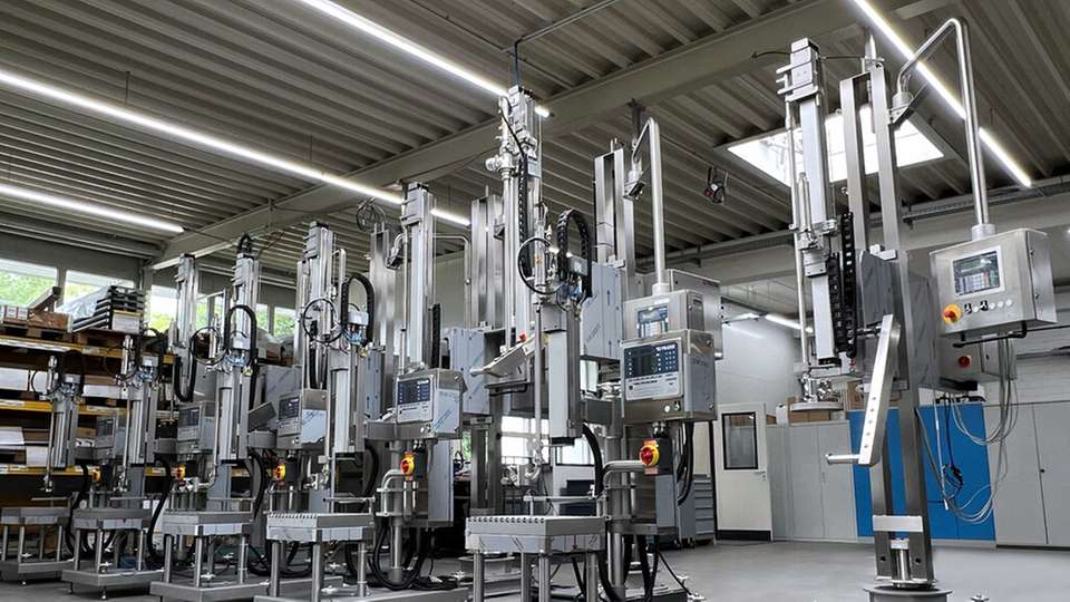 Die Abfüllsysteme für niedrigviskose bis pastöse Flüssigkeiten decken ein breites Spektrum für verschiedene Branchen ab: In Chemie, Petrochemie, Bauindustrie, Farben- und Lackherstellung, Lebensmittelindustrie, Handel oder Logistik.