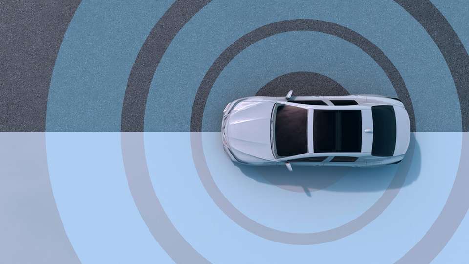 Connext Drive ist ein Software-Framework, das auf dem Data-Distribution-Service (DDS)-Standard basiert. Es verarbeitet große Datenmengen in Echtzeit und ermöglicht eine nahtlose, herstellerunabhängige Kommunikation zwischen Fahrzeugsystemen.