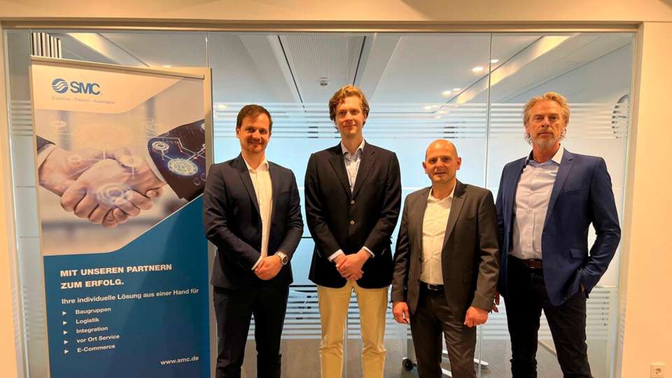 Sebastian Birzer (Vice President Indirect Sales, SMC Deutschland), Johann Harms (Geschäftsführer, Lippold ), Jörg Heitlindemann (Distribution Account Manager Indirect Sales, SMC Deutschland) und Michael Schultz (Manager Distribution, SMC Deutschland).