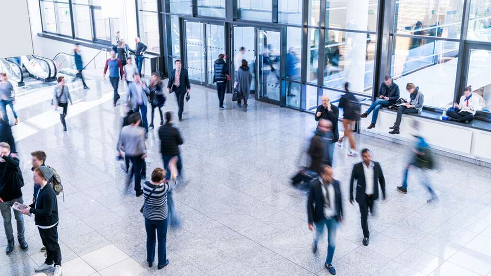 Auf dem CiA-Messestand werden Anwendungsbeispiele (Bosch und ST Microelectronics) und Softwarewerkzeuge (Vector) gezeigt. Außerdem stellen einige CiA-Mitglieder ihre CANopen-Produkte aus.