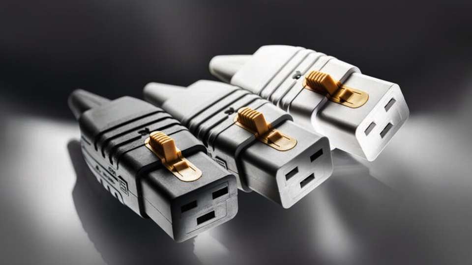 Bei elektrischen Geräten, die im Betrieb bewegt werden oder vibrieren, besteht die Gefahr, dass das Netzkabel unbeabsichtigt aus dem Gerät gezogen wird, was einen Stromausfall zur Folge hat. Deshalb sind Auszugsicherungen wie beim 4799 eine kostengünstige Lösung für ein potenziell teures Problem.