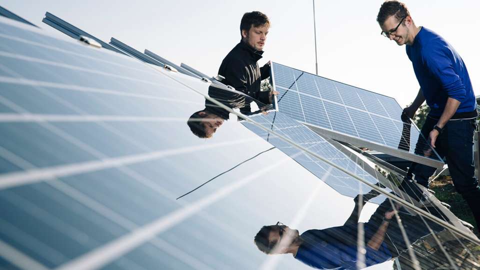 Das Fraunhofer-Institut für Mikrostruktur von Werkstoffen und Systemen IMWS forscht an robusten Umrichtern für die Erzeugung erneuerbarer Energien. Im Fokus stehen Lösungen für Technologie, Materialauswahl und Design von Energiewandlern unter speziellen Einsatzbedingungen.