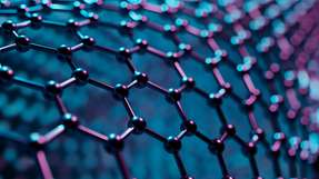 Graphen ist ein ultradünnes Material aus einer einzigen Kohlenstoffatomlage mit außergewöhnlicher Stabilität, Flexibilität und Leitfähigkeit, das Anwendungen in Bereichen wie Elektronik, Energietechnik und Wasserfiltration ermöglicht.