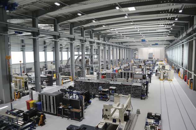 Janik Auburger, Specialist Cost Controlling, BHS Corrugated Maschinen- und Anlagenbau: „Cronetwork Feinplanung APS hat uns dabei geholfen, unsere Produktionsplanung zu optimieren und die Planungsprozesse dank leistungsfähiger Automatismen stark zu verkürzen.“ 