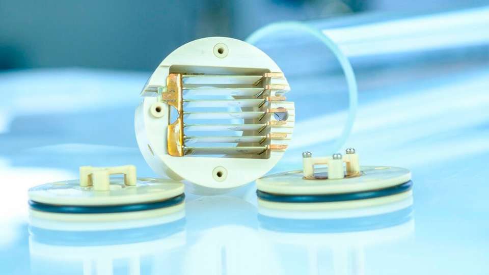 Elektrokalorisches Segment: Wärmepumpen auf Basis elektrokalorischer Materialien könnten in Zukunft eine umweltfreundlichere und effizientere Lösung zum Heizen und Kühlen sein. Im Projekt wurden drei Demonstratorsysteme mit bis zu vier Segmenten aufgebaut.