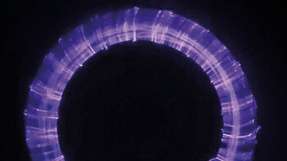 Wasserstoff besitzt enormes Energiepotenzial und ist in zahlreichen organischen sowie anorganischen Verbindungen enthalten – von industriellem Abwasser bis hin zu Kunststoffen und Gasen. Die Plasma-Elektrolyseure von Graforce gewinnen Wasserstoff aus energiereichen Reststoffen, was die Herstellungskosten senkt und die Erträge steigert.