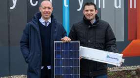 Stadtwerke-Geschäftsführer Sebastian Jurczyk und Fraunhofer FFB Institutsleiter Prof. Simon Lux begrüßen, dass Münsters erste Agri-PV-Anlage zukünftig regionalen Ökostrom über einen Direktanschluss an die Fraunhofer Batterieforschungsfabrik liefert.