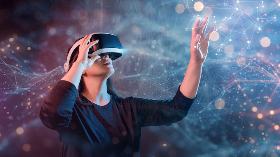 Forscher des Fraunhofer-Instituts für Photonische Mikrosysteme IPMS haben neuartige OLED-Stapel entwickelt, die außergewöhnlich helle Mikrodisplays ermöglichen.