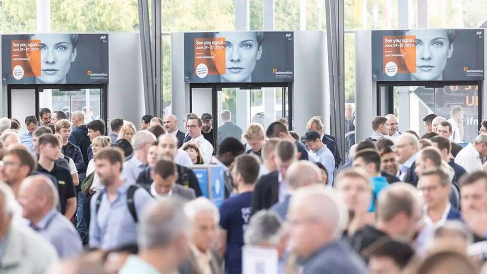 Erstmals bietet die Automatica auch spezielle Lösungen rund um alle Themen der industriellen Gesundheitswirtschaft – von den Grundlagentechnologien, über Laborautomation bis hin zur klinischen Robotik. 