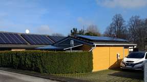 Solarstrom sollte gleich dort verwendet oder gespeichert werden, wo er hergestellt wird. In diesem Fall könnte er das E-Auto betreiben.
