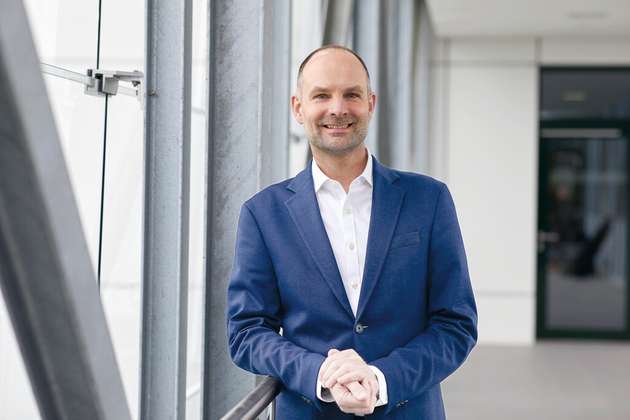 Jürgen Koopsingraven, Chief Financial Officer, übernimmt interimistisch die CEO-Funktion.